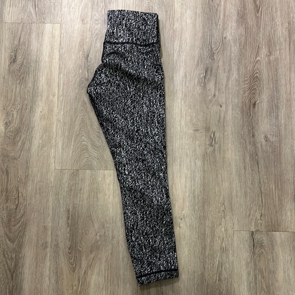 Lululemon high rise cropped legging sz6 EUC